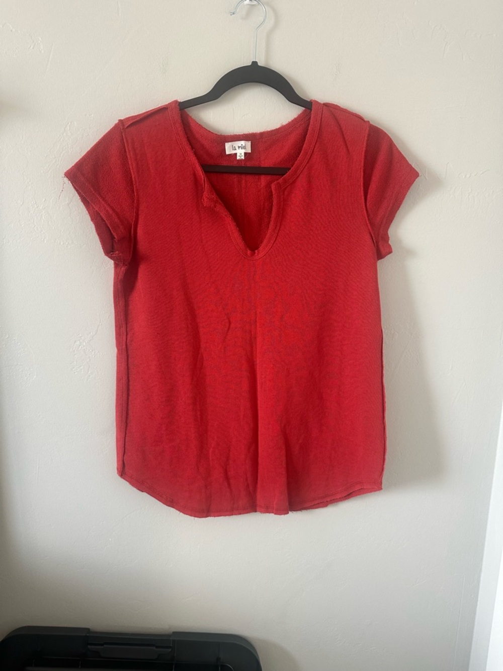 LA MIEL Red Short-Sleeve Notch Neck Tee